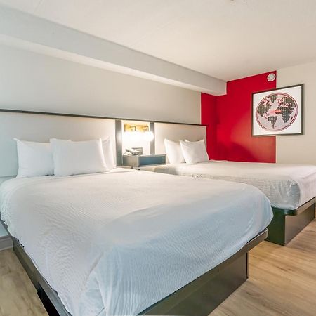 Ramada By Wyndham Kingston Motell Exteriör bild