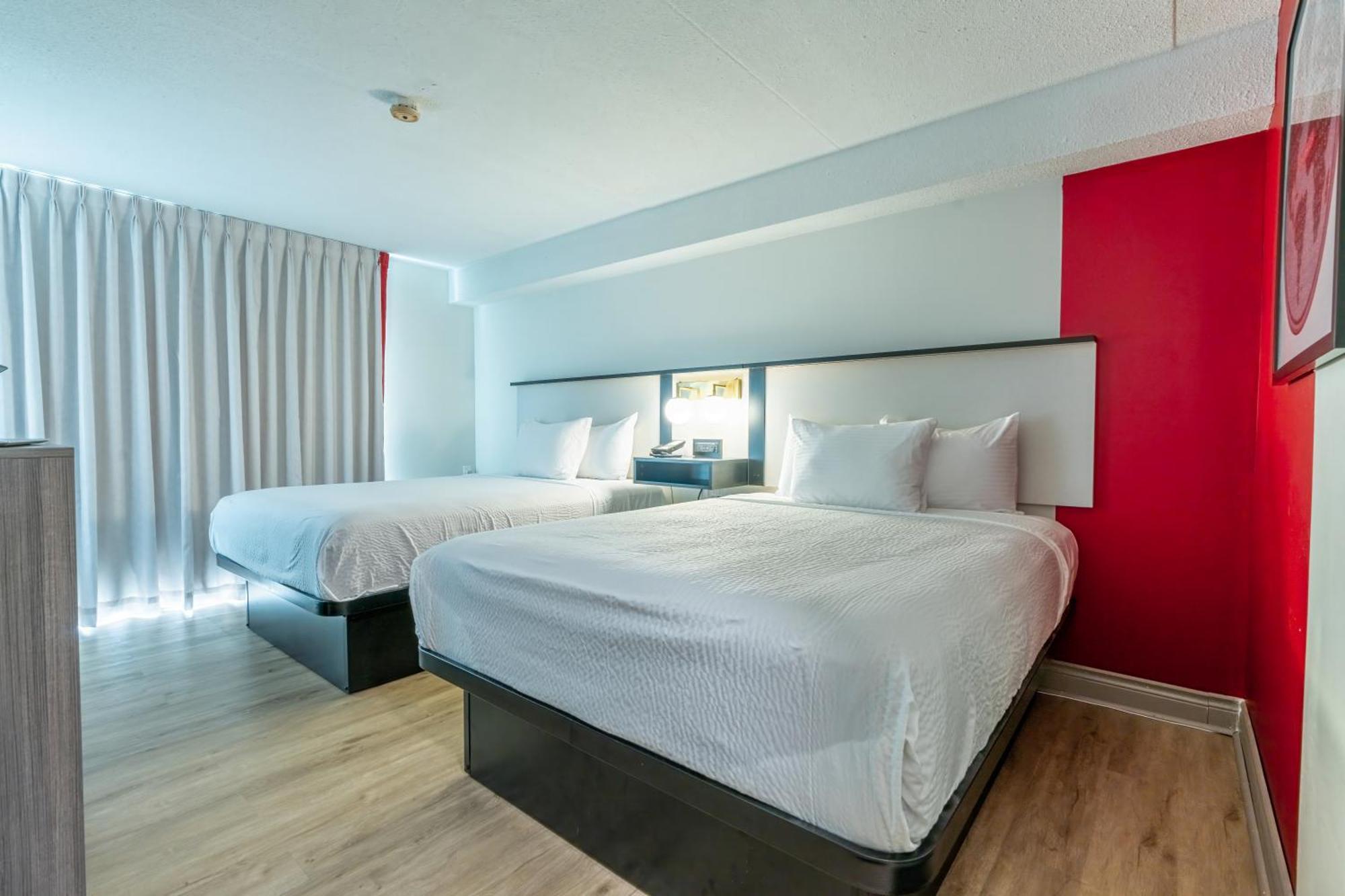 Ramada By Wyndham Kingston Motell Exteriör bild