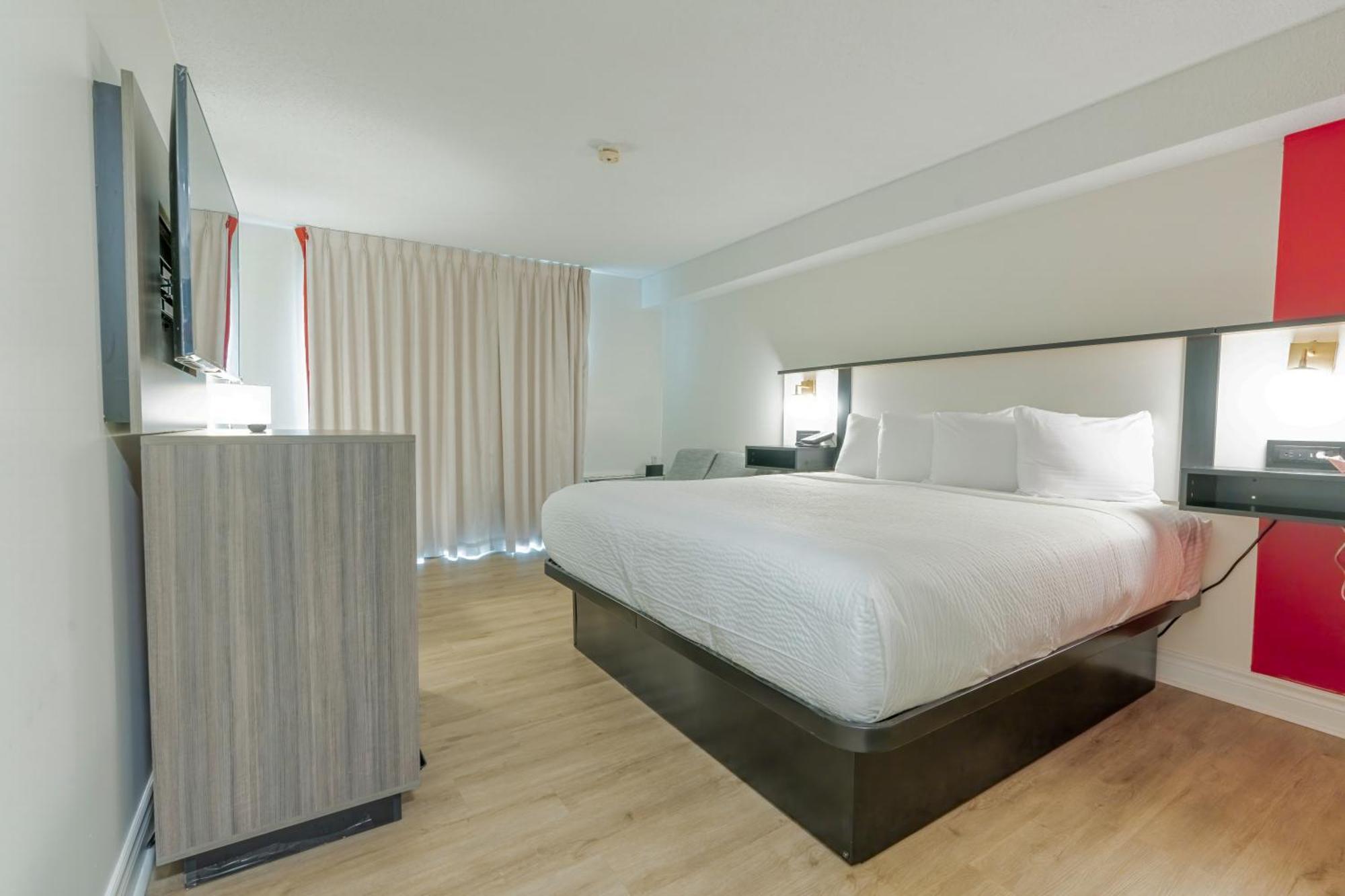 Ramada By Wyndham Kingston Motell Exteriör bild