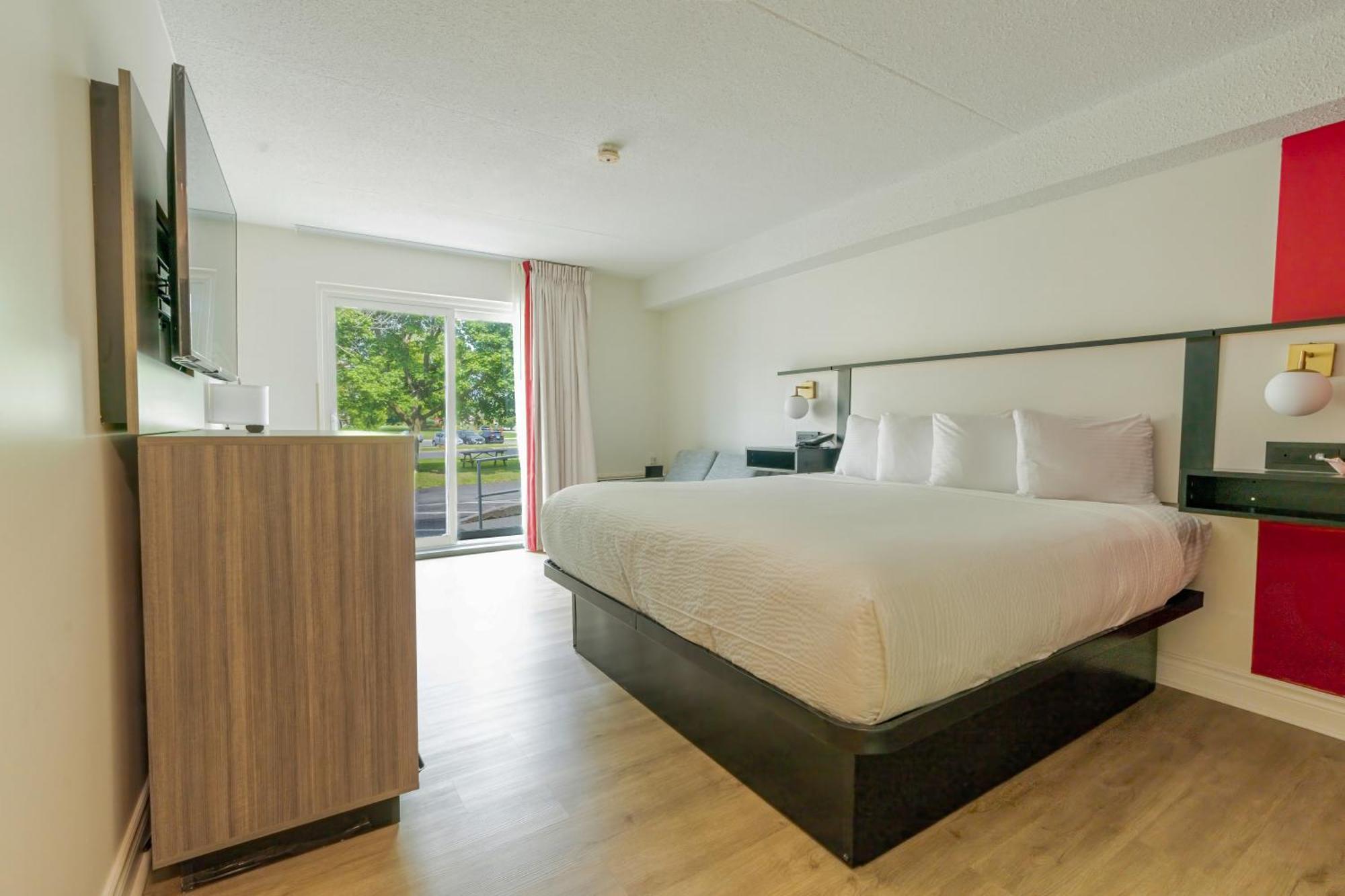 Ramada By Wyndham Kingston Motell Exteriör bild